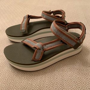 Teva ‘Universal’ Flatform in Dark Olive/Seafoam